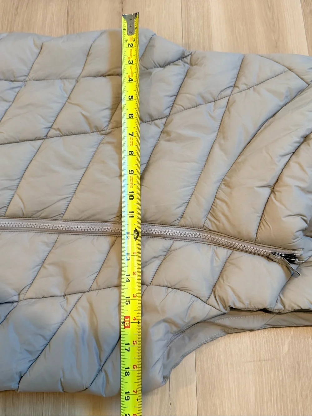 Cole Haan C.R. Cignal Asymmetrical Puffer Vest Beige Quilted Size L Warm